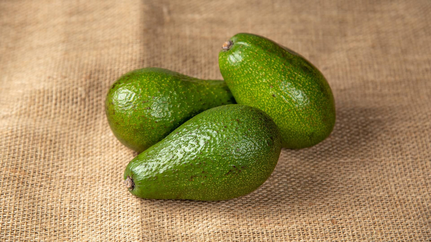 Svež avokado kremaste teksture za salate, smutije i tost